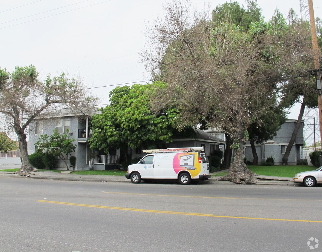 Foto principal - 1639 E 92nd St