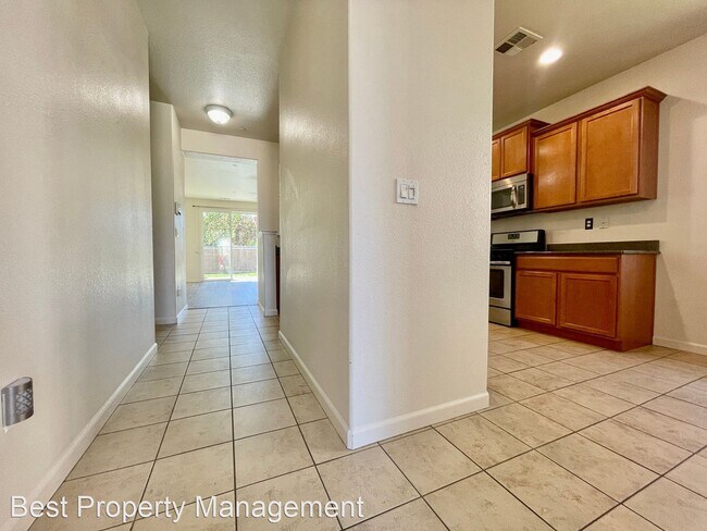 Foto del edificio - 3 br, 2 bath House - 117 Silver Bell Way