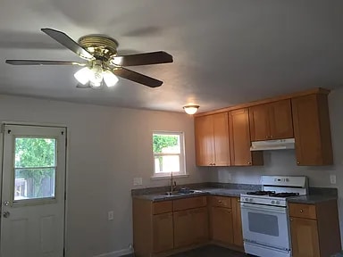Building Photo - 427 Mignot Ln
