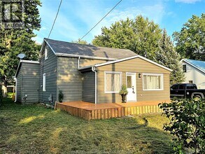 Building Photo - 23 Ella St S