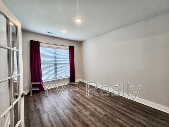 Building Photo - 4026 Danes Dr