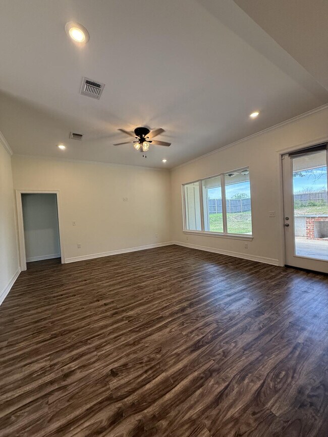 Building Photo - 209 Shirey Ln