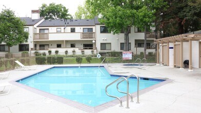 Building Photo - 1323 Pebble Ct