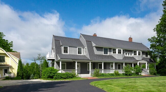 Foto del edificio - 26 N Main St