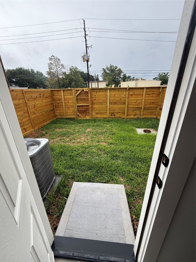 Building Photo - 3238 Frying Pan Place