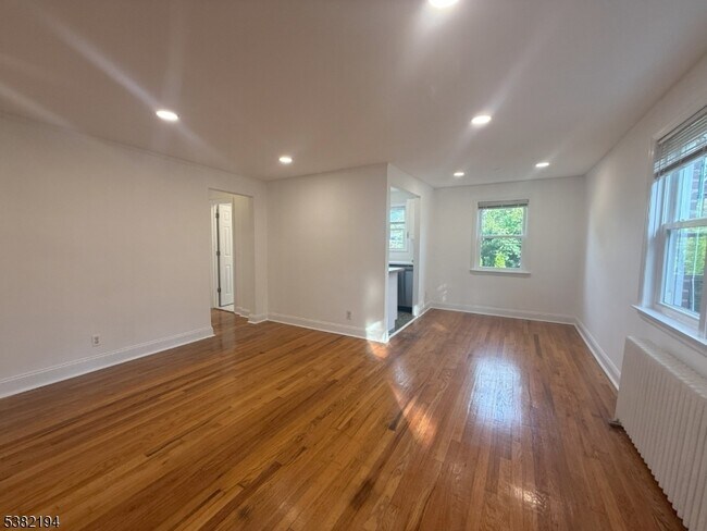 Foto del edificio - 747 Linden Ave
