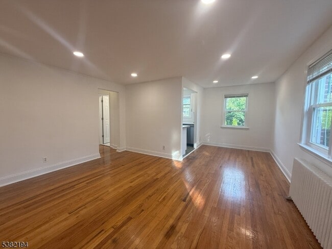 Building Photo - 747 Linden Ave