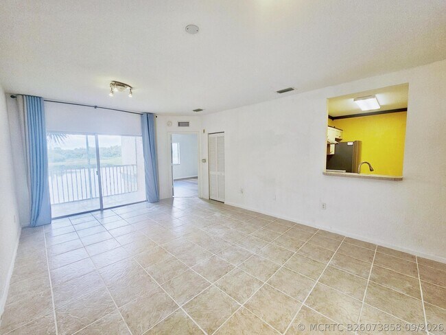 Building Photo - 1157 Golden Lakes Blvd