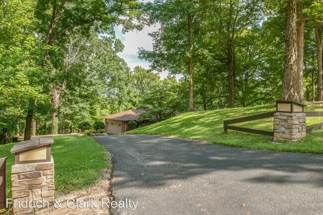 Building Photo - 835 Otter Creek Rd