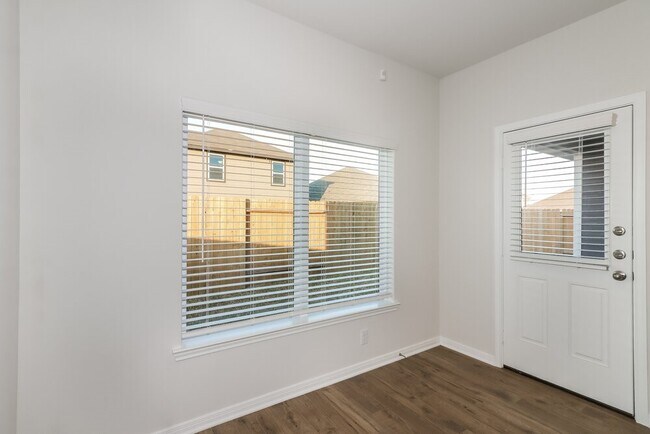 Building Photo - 208 Lgt Smt Dr