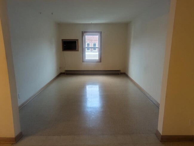 Foto del edificio - 103.5 S. Main-3