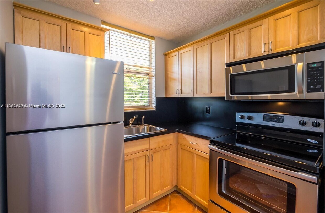 Primary Photo - 1801 S Treasure Dr