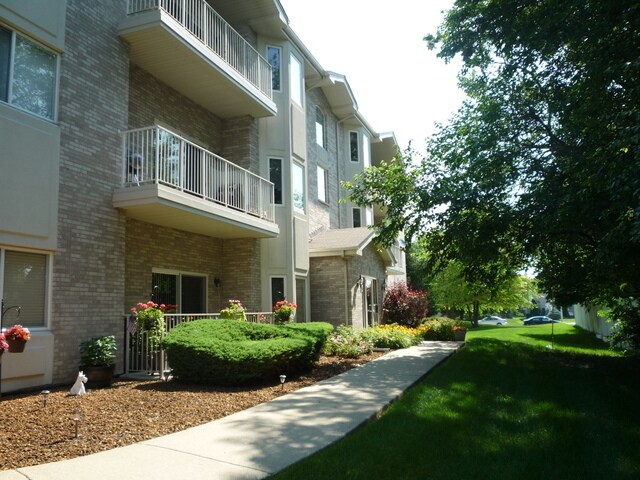 Building Photo - 701 N 5th Ave