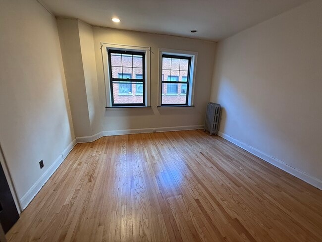 Building Photo - 3258 Maple Ave