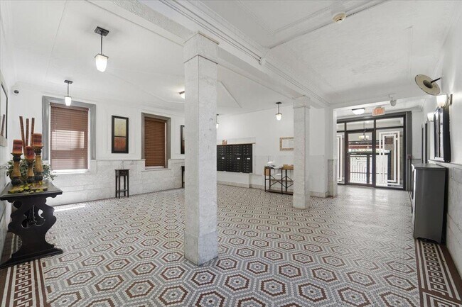 Foto del edificio - 6045 JFK Blvd E