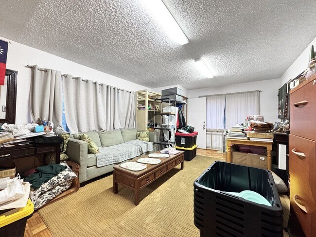 Foto del edificio - JCW Living Trust