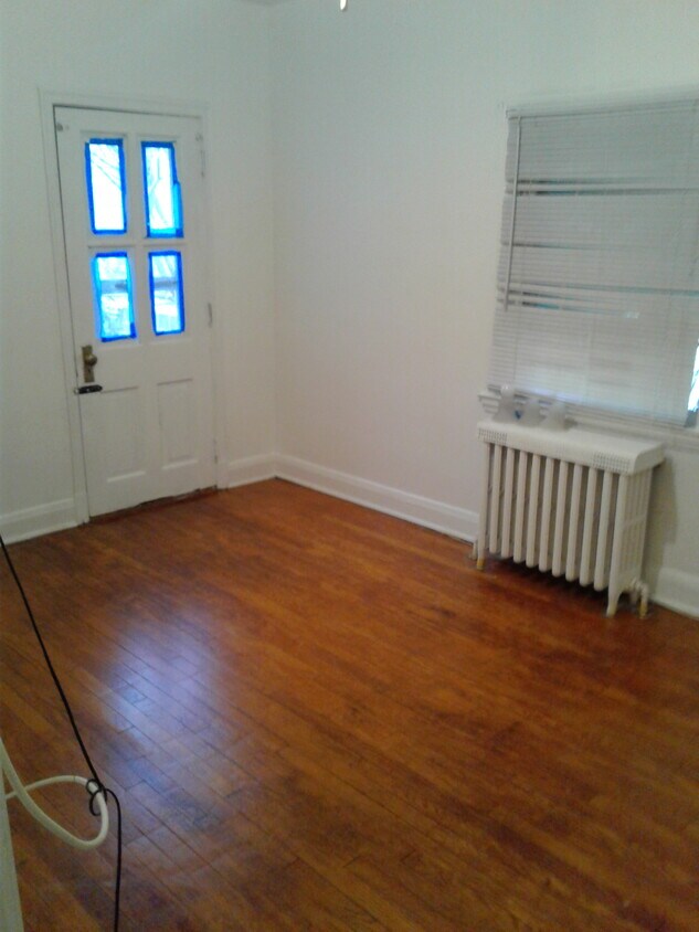 den - 3021 Echodale Ave
