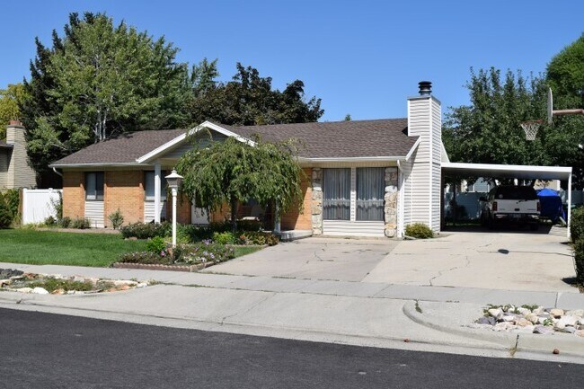 Building Photo - 497 E 8490 S