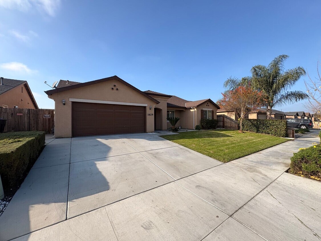 Foto del edificio - Beautiful Home for rent in Visalia, Ca