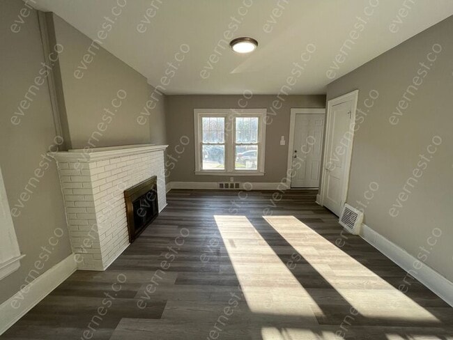 Building Photo - 922 Edgewood Dr