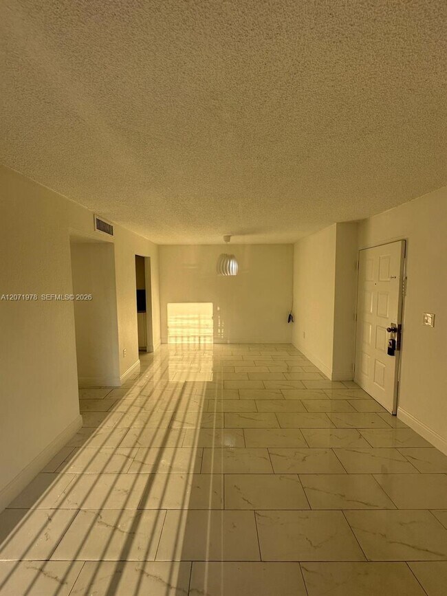 Foto del edificio - 7401 SW 152nd Ave