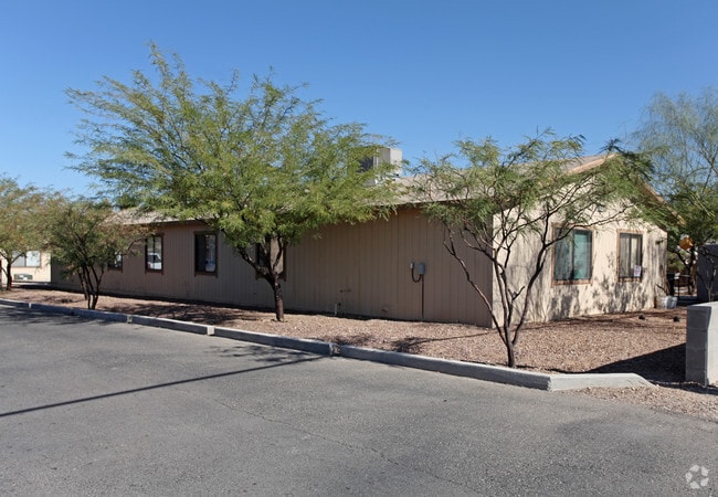 Building Photo - 335 E Elvira St