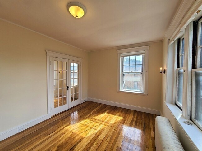 Building Photo - 5 Crawford St