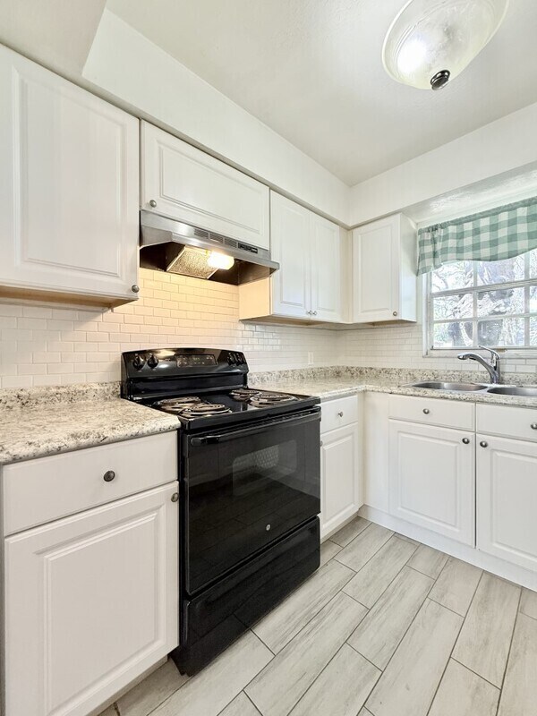 Building Photo - 1337 Eagleview Dr