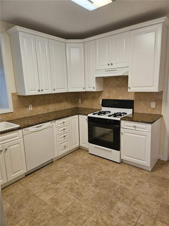 Building Photo - 139 Palisade St