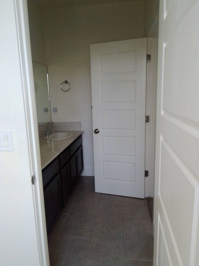 Foto del edificio - Appointment Only Do Not Disturb Occupants....