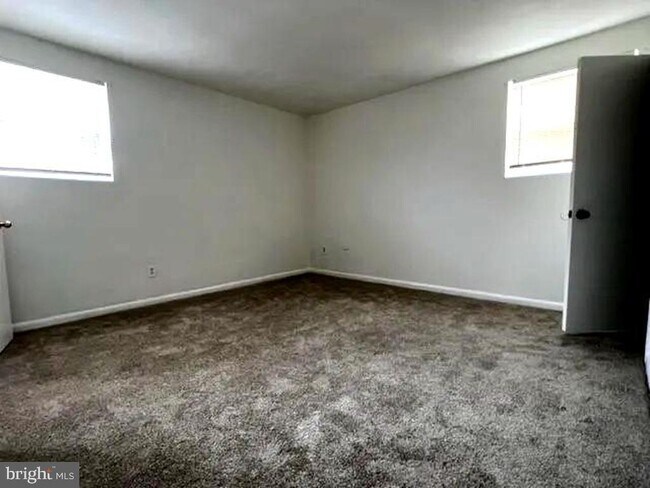 Building Photo - 5711 Erdrick St