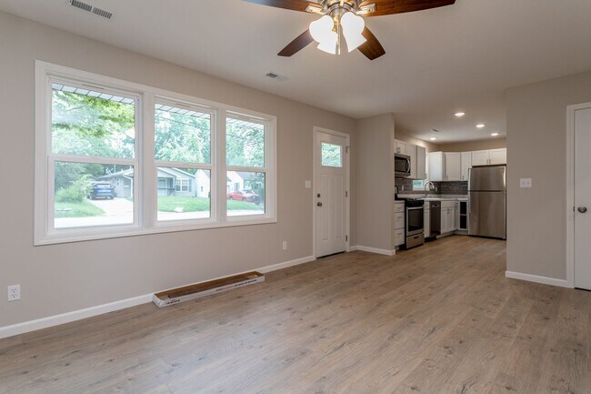 Foto del edificio - Introducing 303 Sanford: Your Energy-Efficient Haven of Modern Living