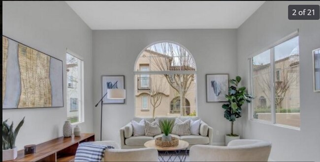 Building Photo - End Unit Townhome with Privacy and Lots of...
