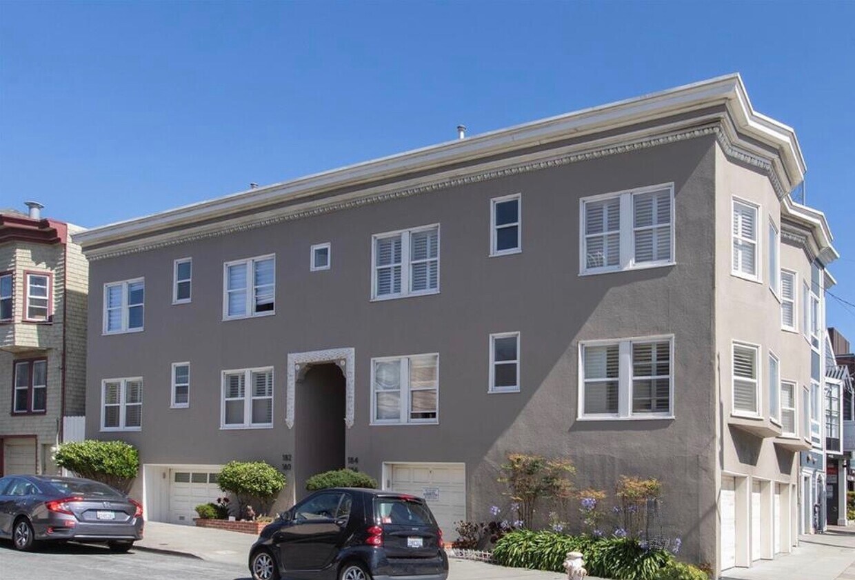 Primary Photo - 184 5th Ave