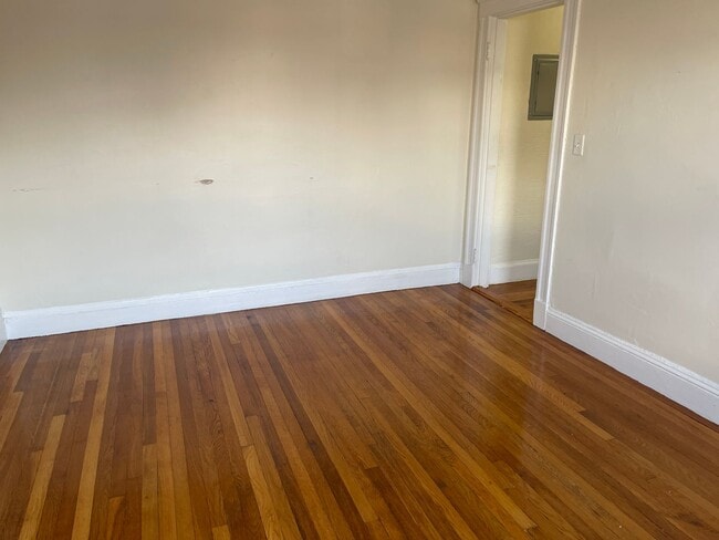 Foto del edificio - Modern and spacious STUDIO   NO Fee Close ...