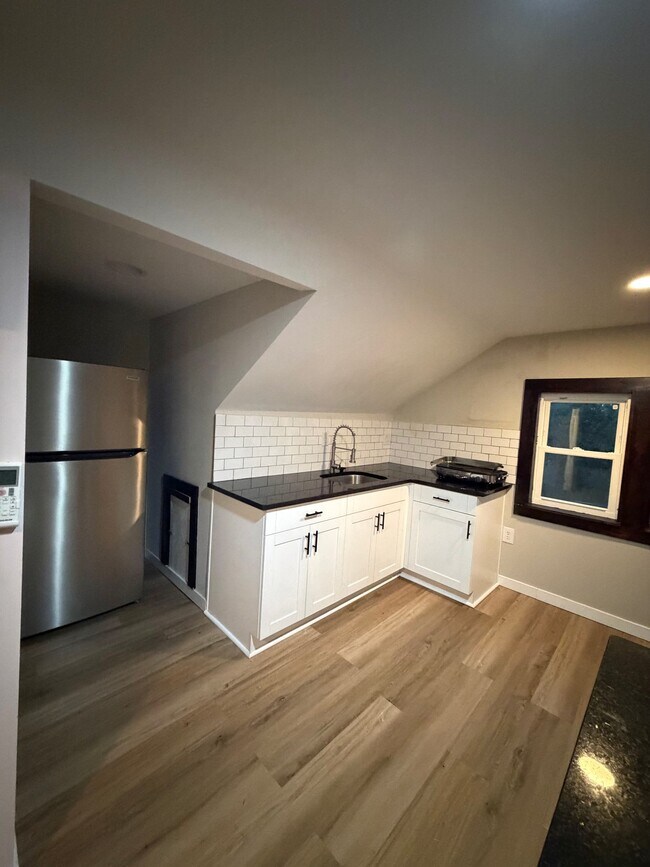 Foto del edificio - 5910 Lakeside Ave