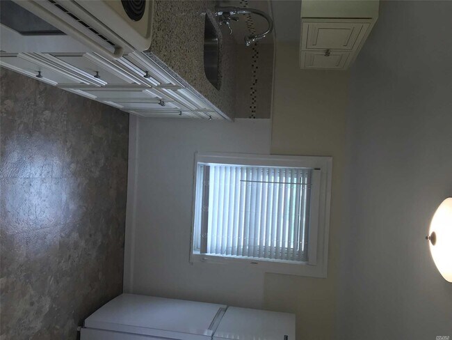 Building Photo - 149 Westbury Ave