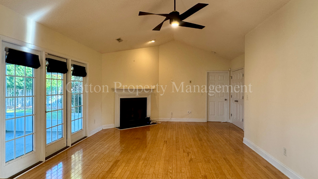 Building Photo - 6316 Stapleton Rd