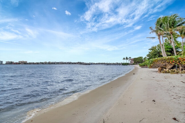 Foto del edificio - 1516 S Lakeside Dr