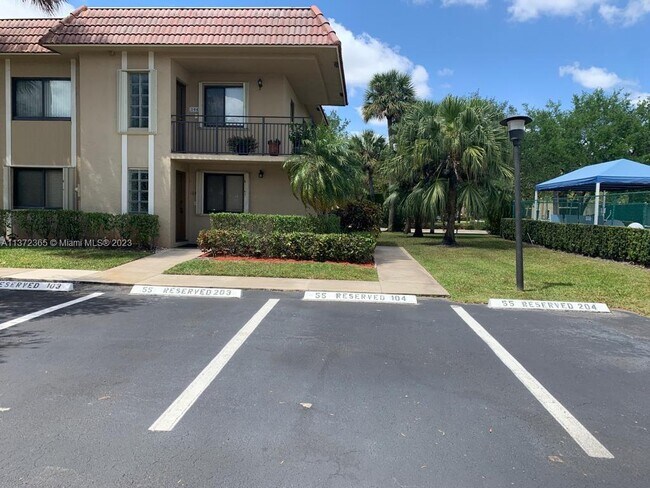 Foto del edificio - 350 Lakeview Dr