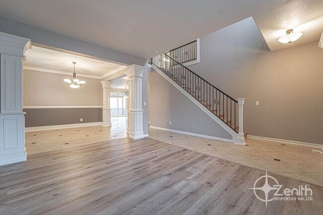 Building Photo - 1830 NW Astor Ct