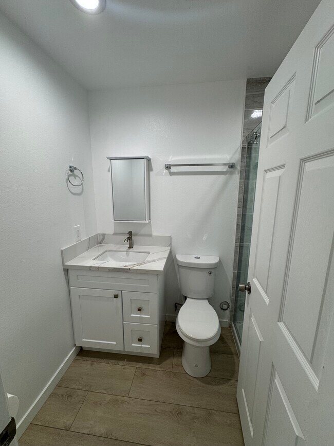 Foto del edificio - 4748 Garrick Ave