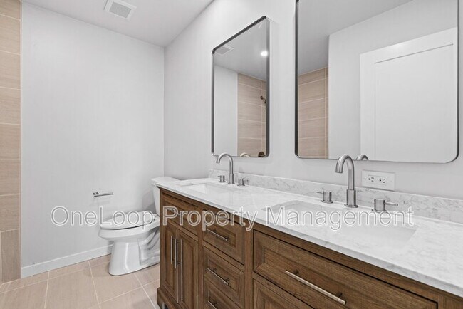 Building Photo - 6256 E Lake Dr