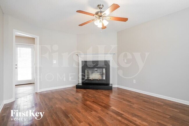 Foto del edificio - 5001 Trellis Ct N