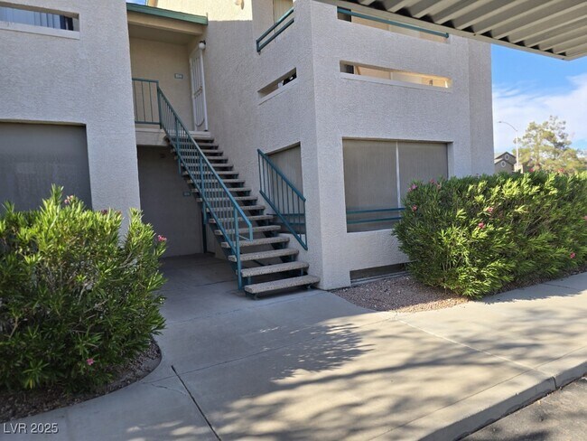 Foto del edificio - 5111 S Lindell Rd