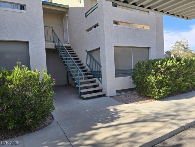 Building Photo - 5111 S Lindell Rd