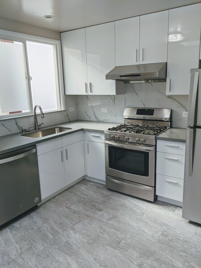 Building Photo - 2733 Clement St