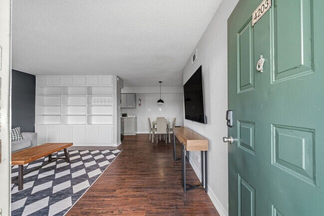 Foto del edificio - 1307 Wilcrest Dr
