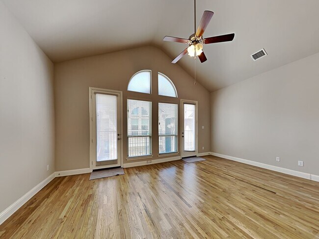 Photo - 922 Dartford Dr House