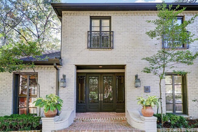 Building Photo - 9 Pine Forest Cir